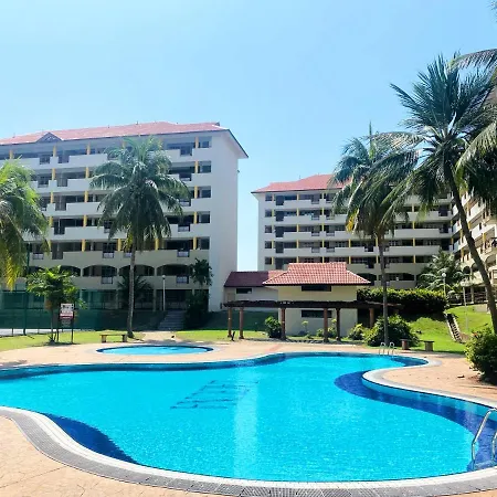 Izdisa Muslim Homestay For Muslim Groundfloor Pool View Port Dickson Exterior photo