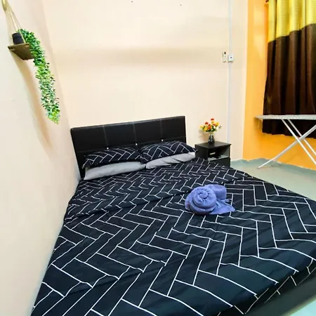 Izdisa Muslim Homestay For Muslim Groundfloor Pool View Port Dickson Room photo