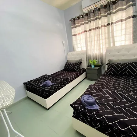 Izdisa Muslim Homestay For Muslim Groundfloor Pool View Port Dickson Exterior photo