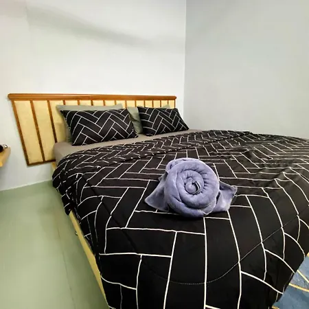 Izdisa Muslim Homestay For Muslim Groundfloor Pool View Port Dickson Exterior photo