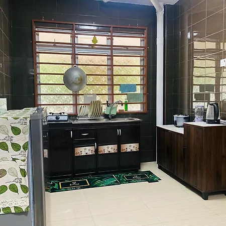 Izdisa Muslim Homestay For Muslim Groundfloor Pool View Port Dickson Exterior photo