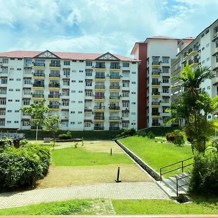 Izdisa Muslim Homestay For Muslim Groundfloor Pool View Port Dickson Exterior photo