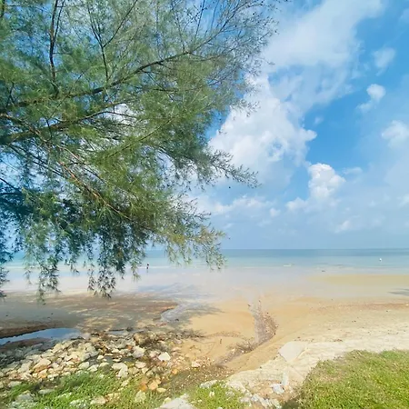 Izdisa Muslim Homestay For Muslim Groundfloor Pool View Port Dickson Exterior photo